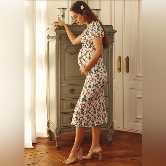 Nothing Fits But - Super Stretchy Milkmaid Dress with Ruffles - Picture 2 of 7